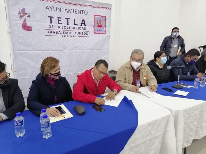 Firma alcalde de Tetla y Secretario de Educación convenio de colaboración